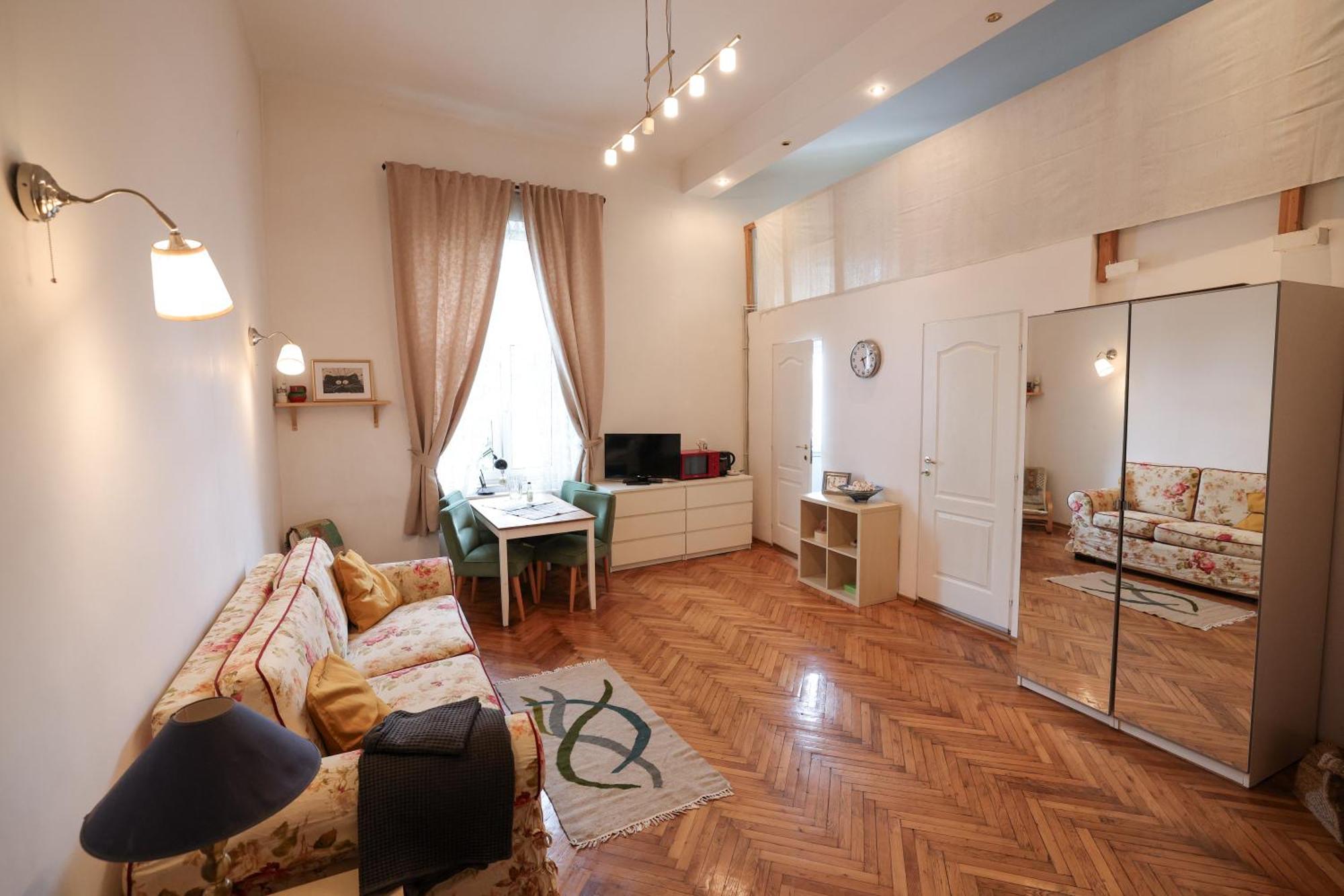 Fatcat Apartment Bucharest