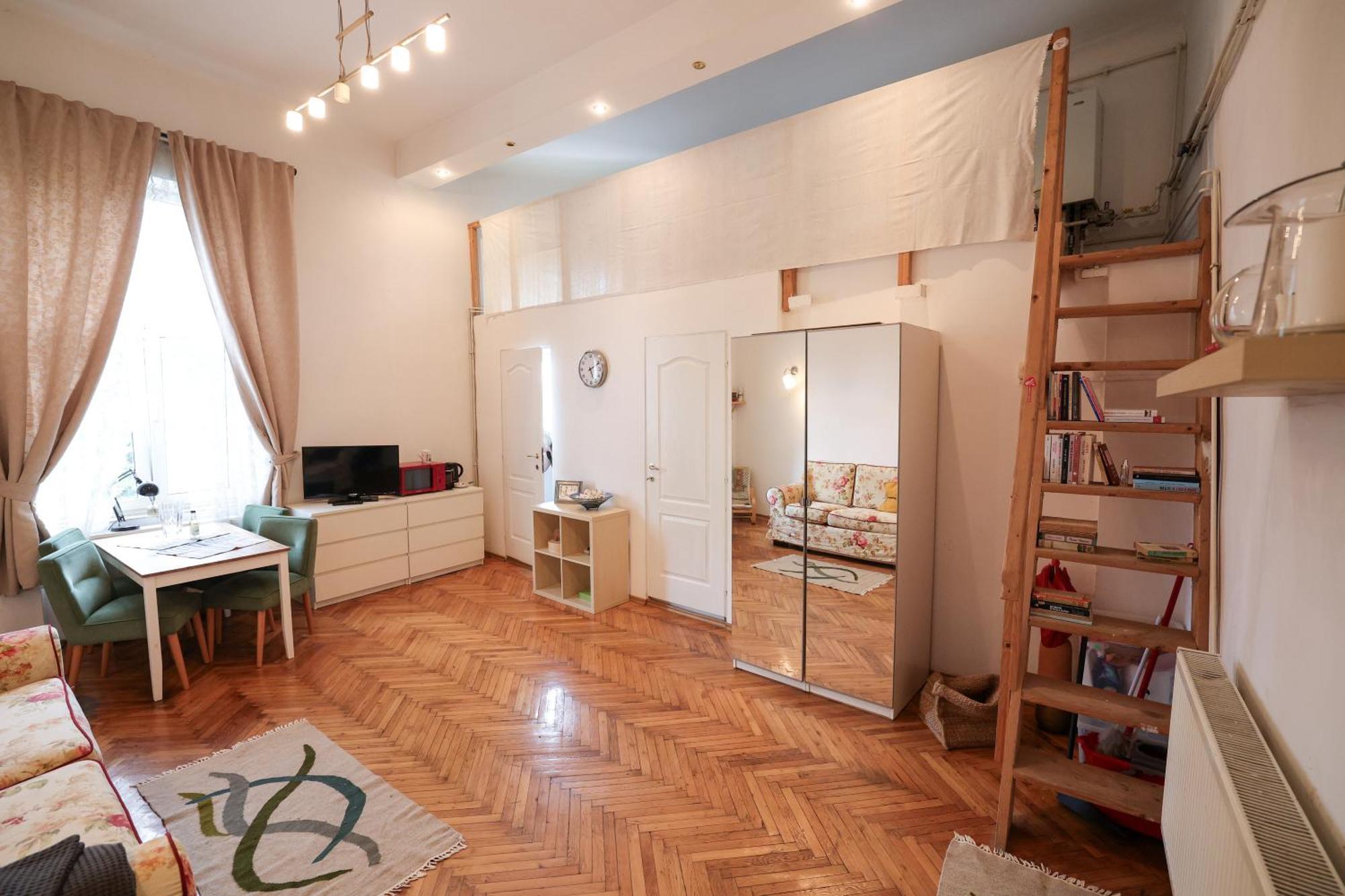 Fatcat Apartment Bucharest